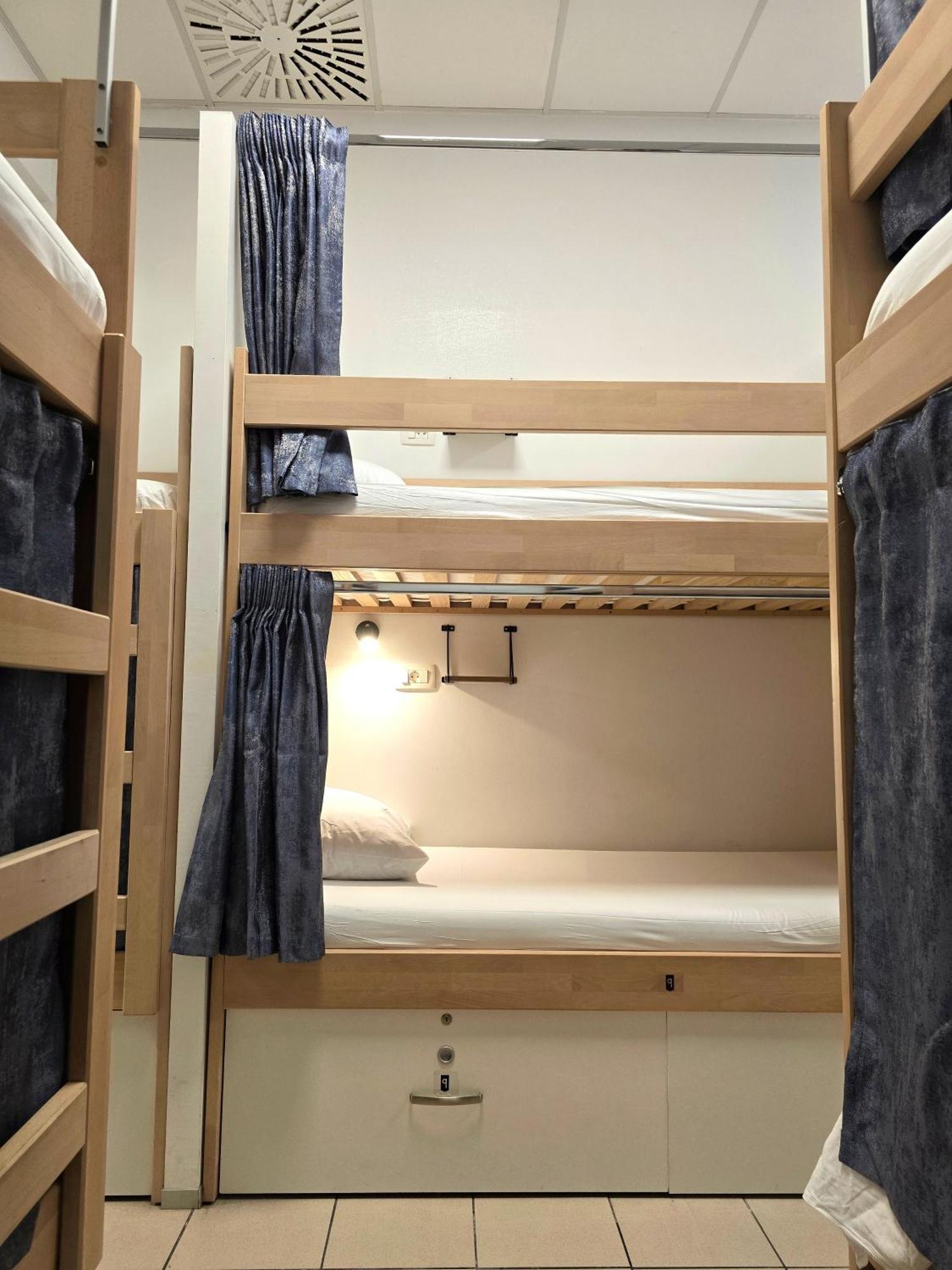 Gravitas Hostel Сплит Экстерьер фото